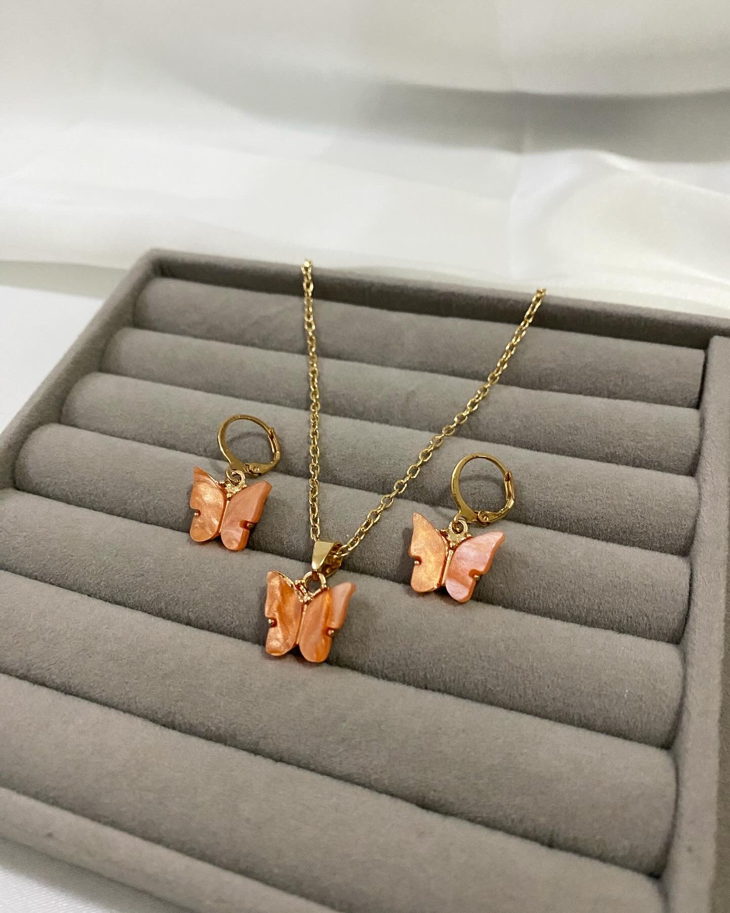 Butterfly necklace set - Shopeology