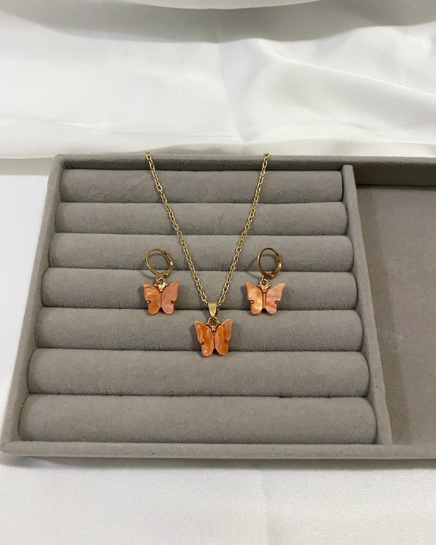 Butterfly necklace set