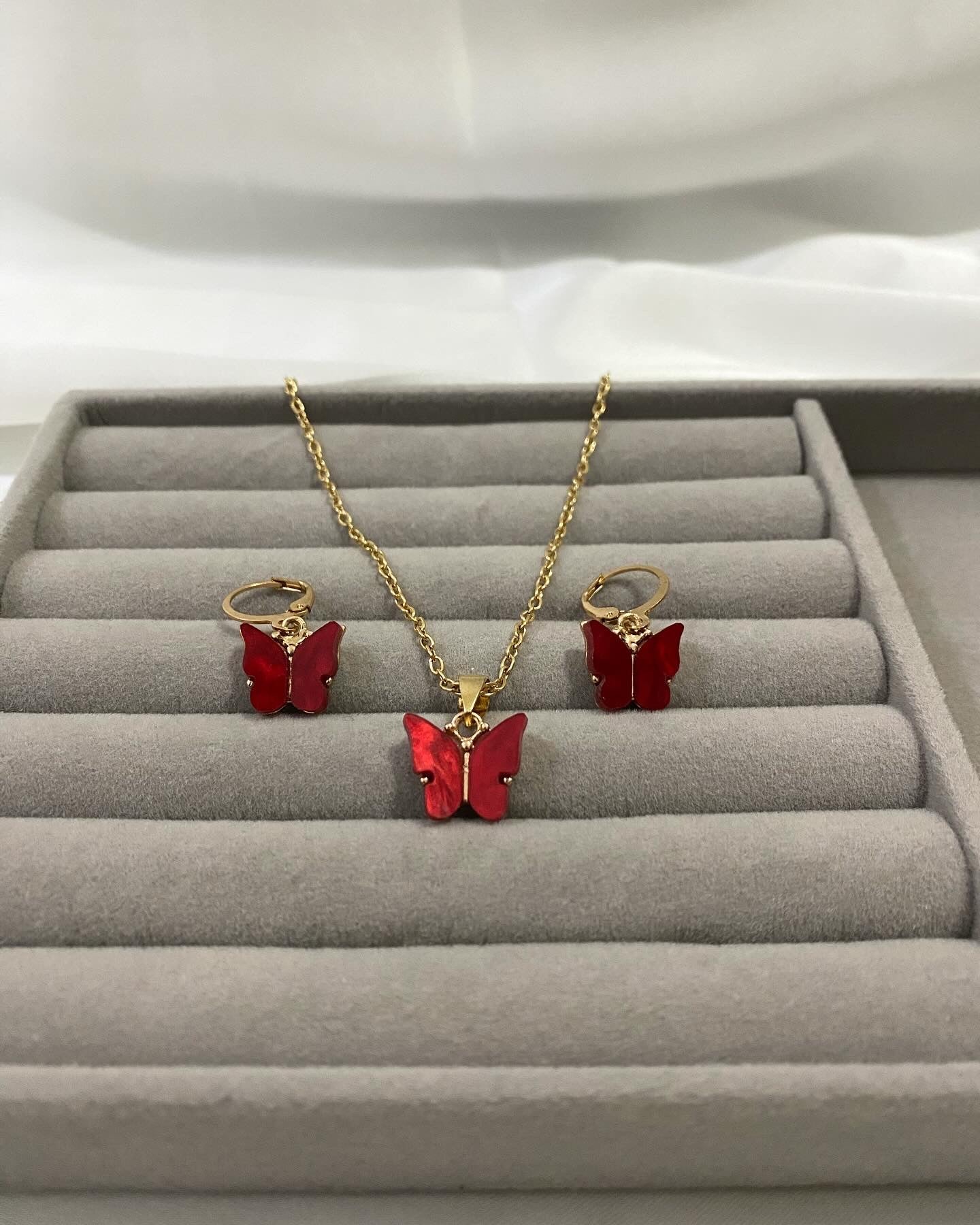 Butterfly necklace set - Shopeology