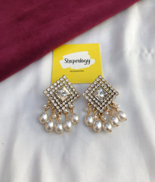 Pearl stud earrings - Shopeology
