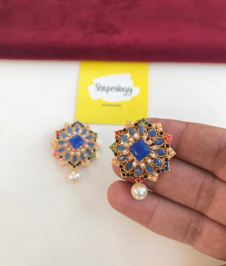 Ayra stud earrings - Shopeology