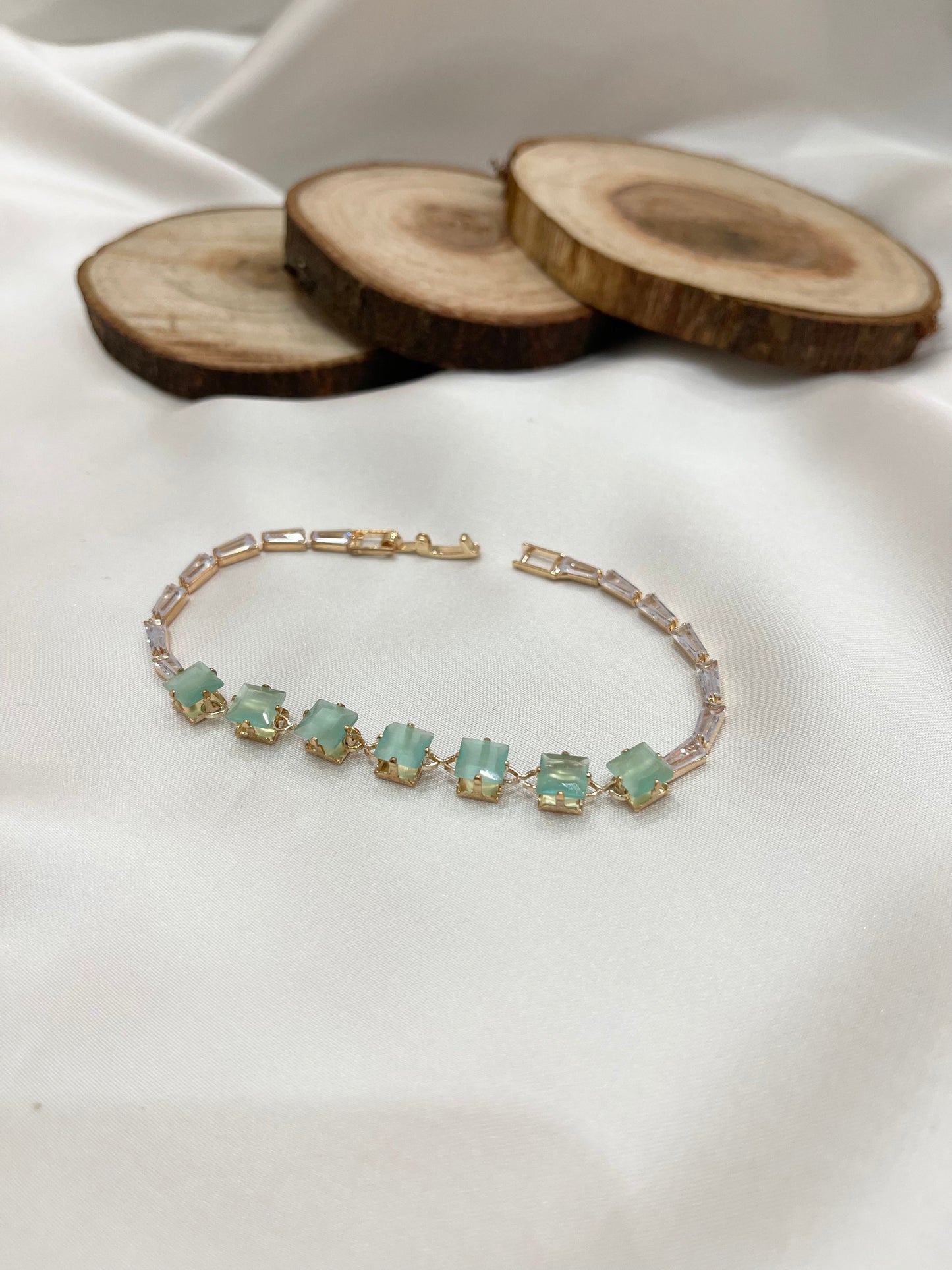 Minimal Crystal Bracelet - Shopeology