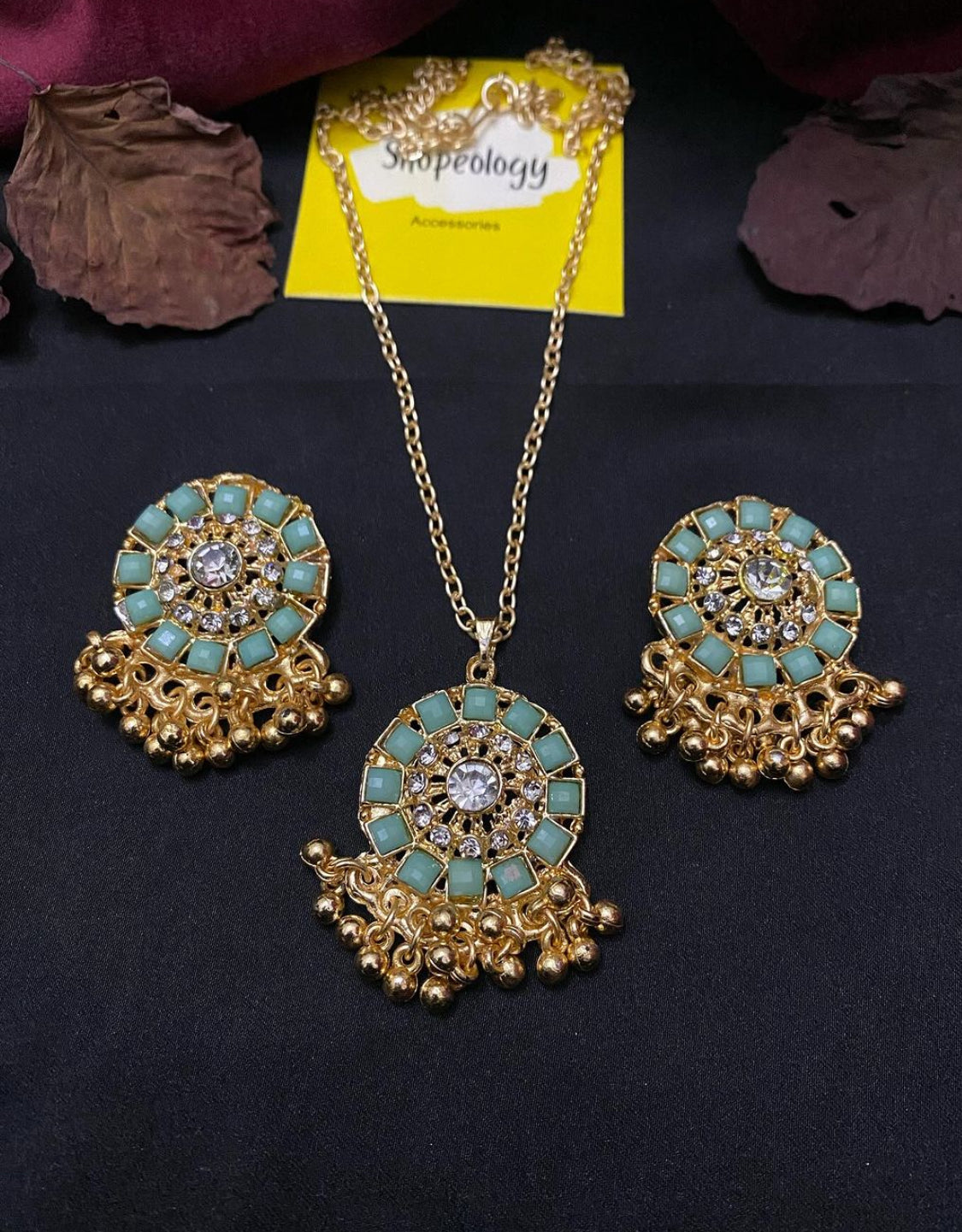 Gulnoor necklace set - Shopeology