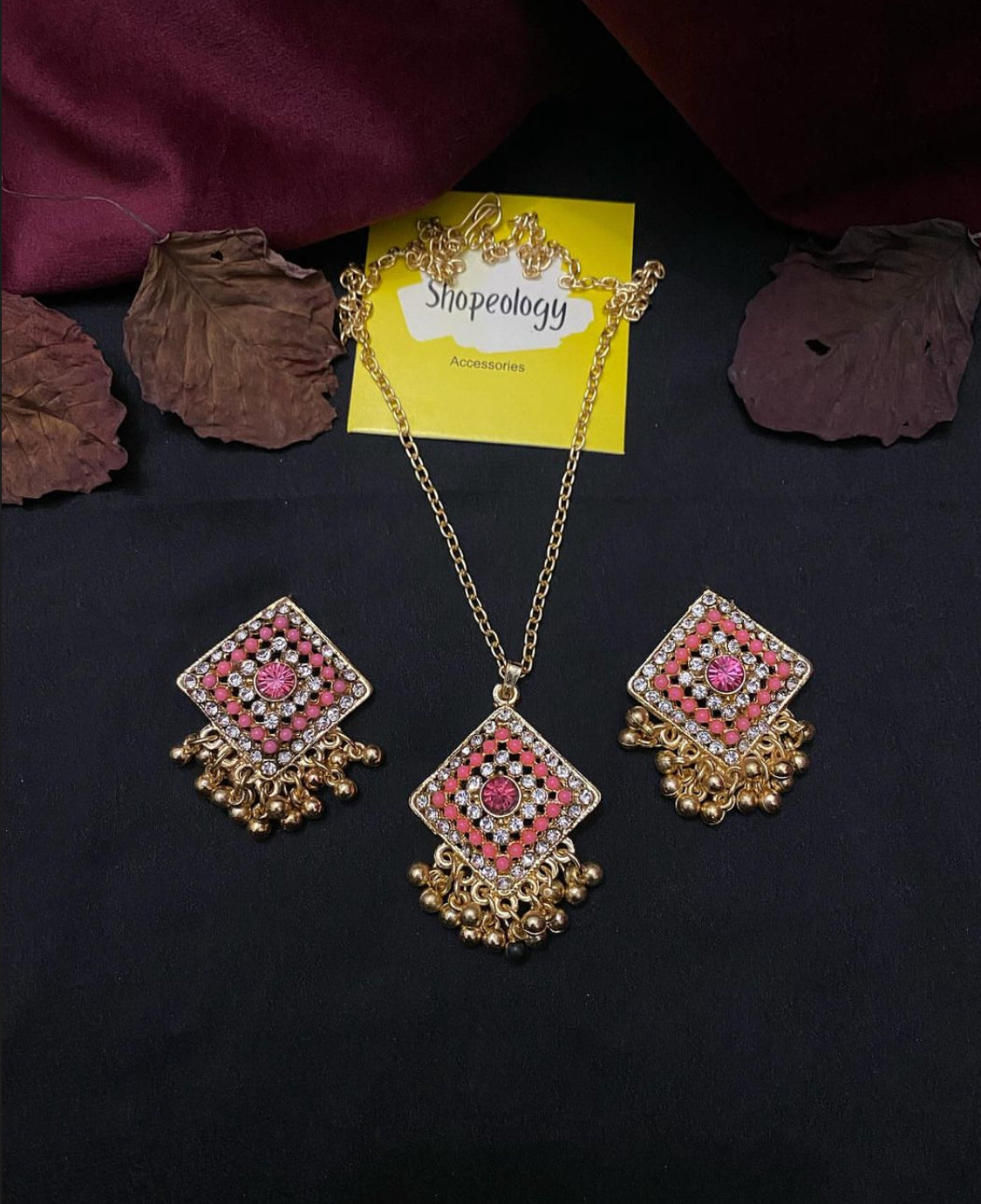 Gulnoor necklace set - Shopeology