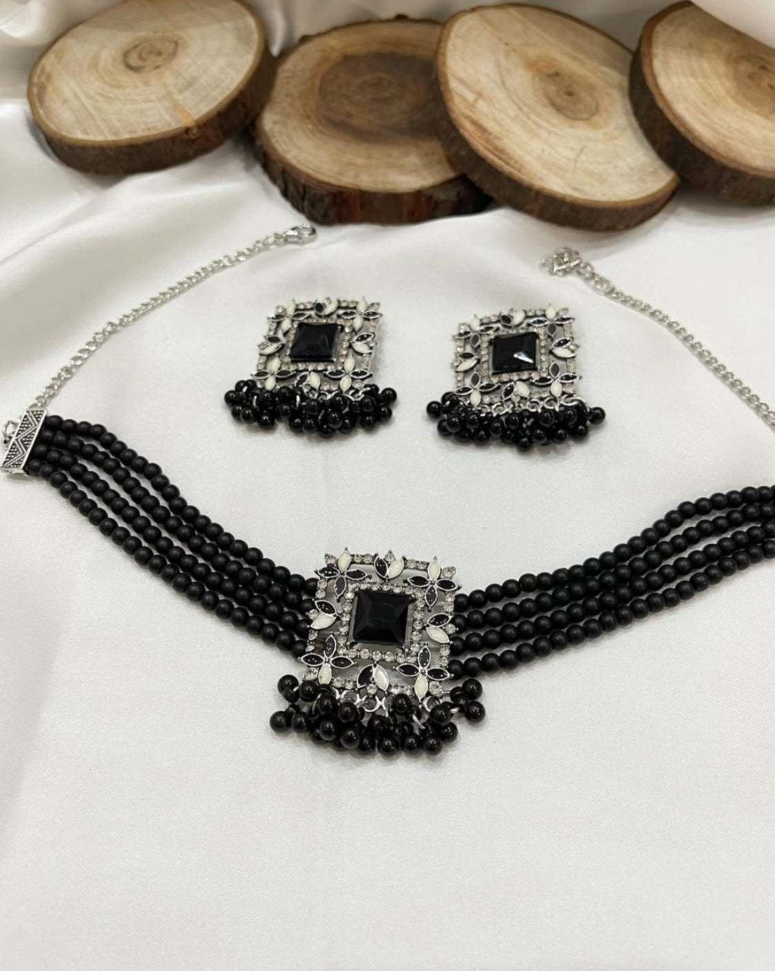 Mehreen Choker Set