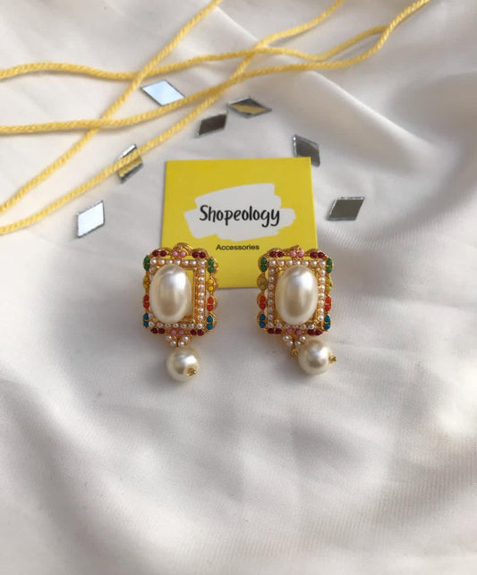 Meeraki Studs